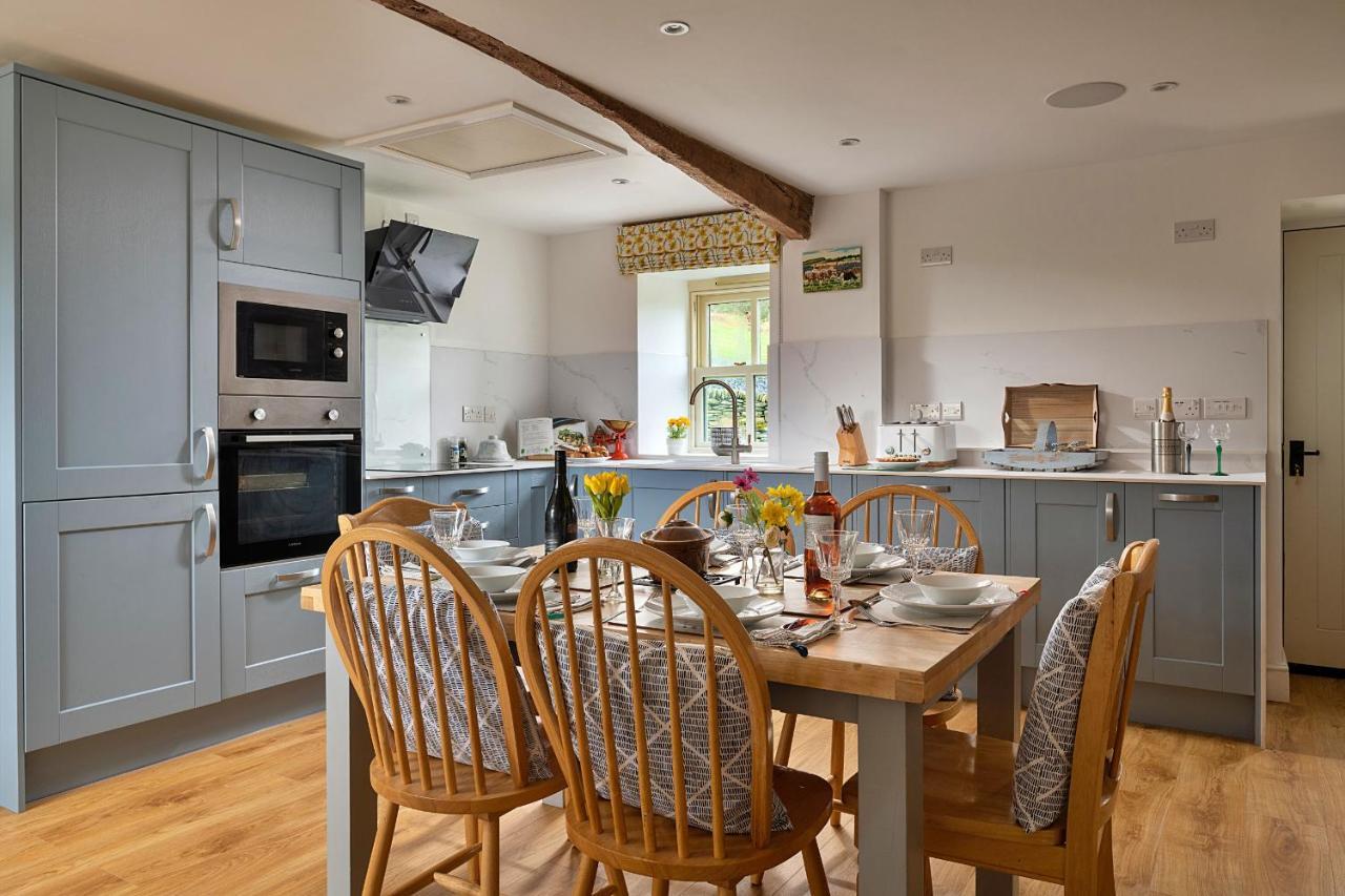 Finest Retreats - Moelis Granary - Luxury Cottage With Hot Tub Llandrillo Екстер'єр фото
