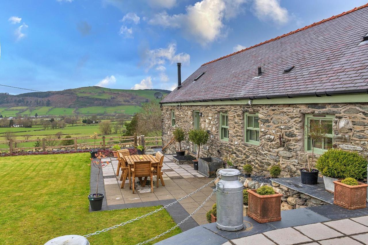 Finest Retreats - Moelis Granary - Luxury Cottage With Hot Tub Llandrillo Екстер'єр фото