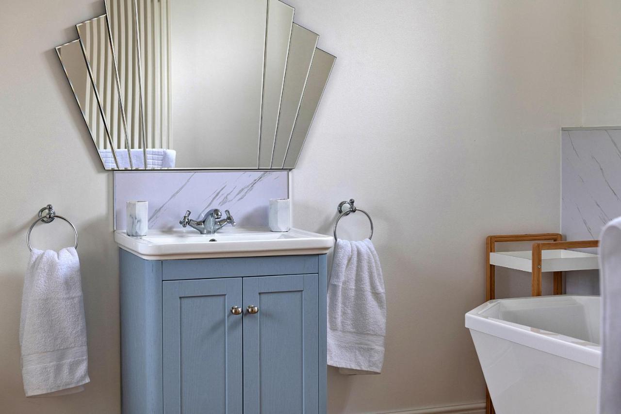 Finest Retreats - Moelis Granary - Luxury Cottage With Hot Tub Llandrillo Екстер'єр фото
