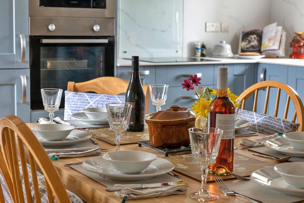Finest Retreats - Moelis Granary - Luxury Cottage With Hot Tub Llandrillo Екстер'єр фото