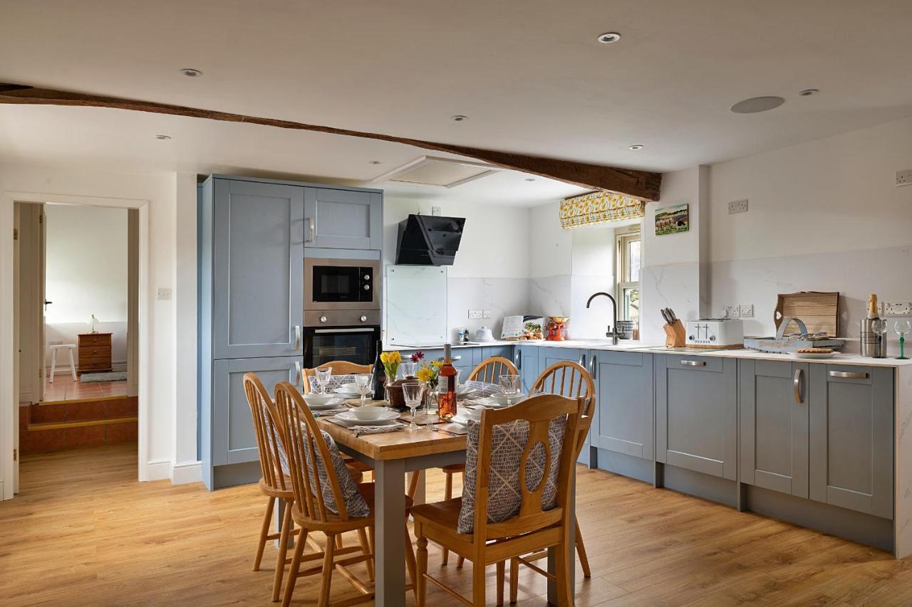 Finest Retreats - Moelis Granary - Luxury Cottage With Hot Tub Llandrillo Екстер'єр фото