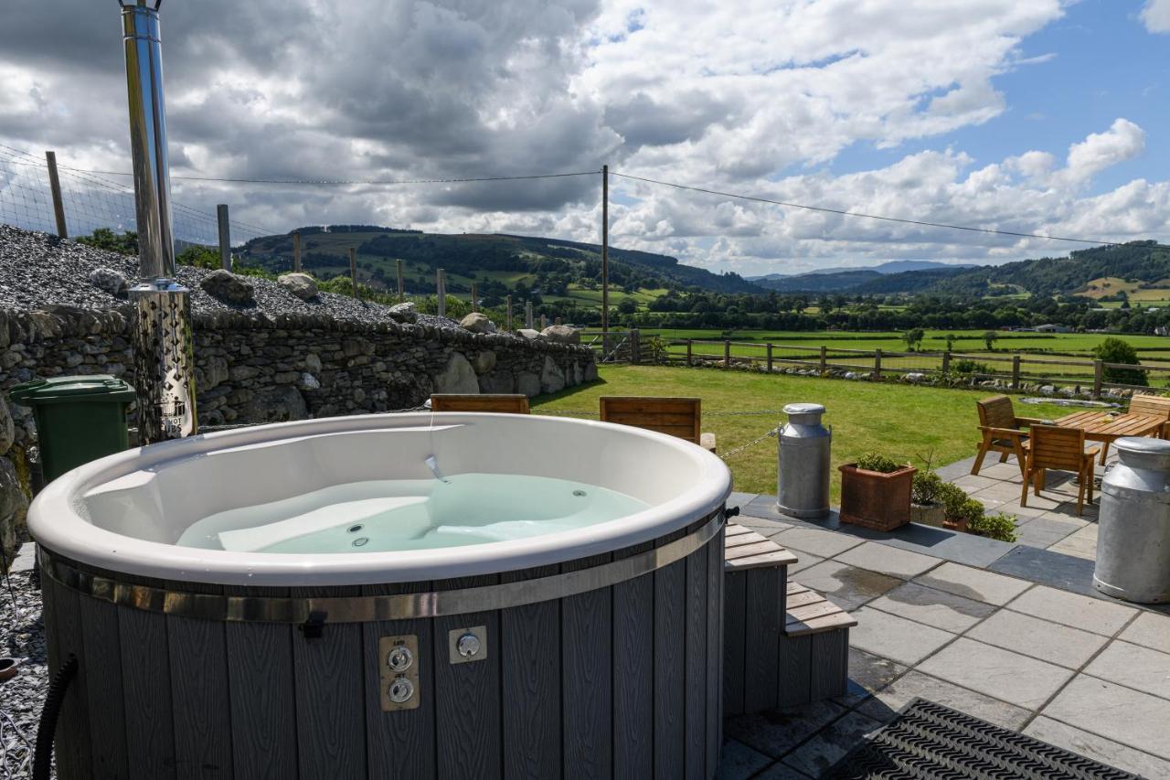 Finest Retreats - Moelis Granary - Luxury Cottage With Hot Tub Llandrillo Екстер'єр фото