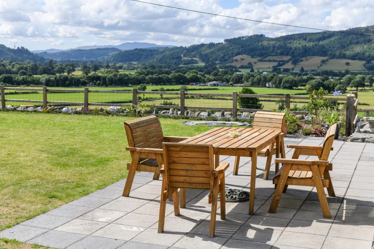 Finest Retreats - Moelis Granary - Luxury Cottage With Hot Tub Llandrillo Екстер'єр фото